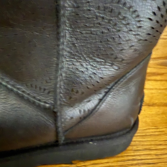 NEW UGG TRIANA SEAWEED PERF BOOT 9 NWOT - Picture 7 of 8